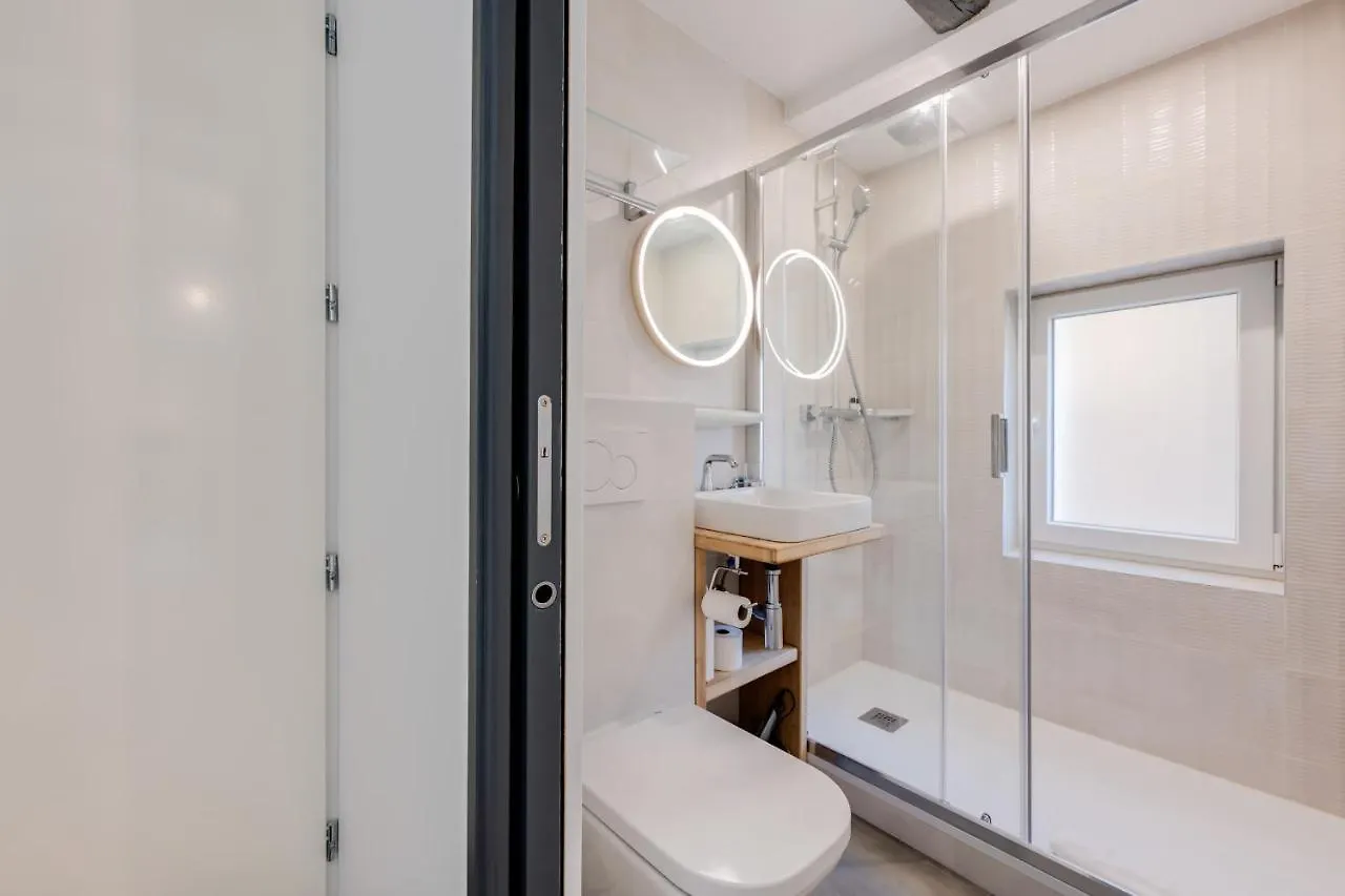 L'Escale Bleue - Apartment For 2 To 4 People In The Heart Of Annecy 0*,  France