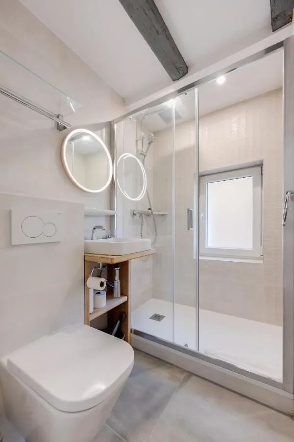 L'Escale Bleue - Apartment For 2 To 4 People In The Heart Of Annecy 0*,